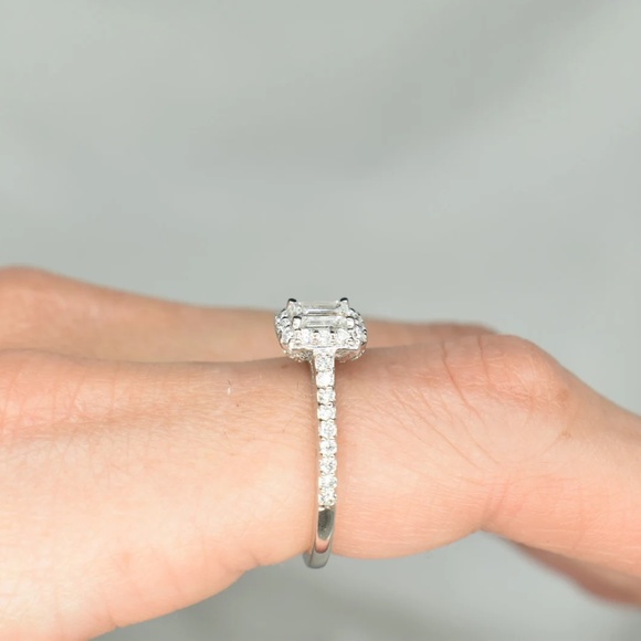 18K White Gold Emerald Diamond Engagement Ring - Wedding Anniversary Birthday - Picture 5 of 7